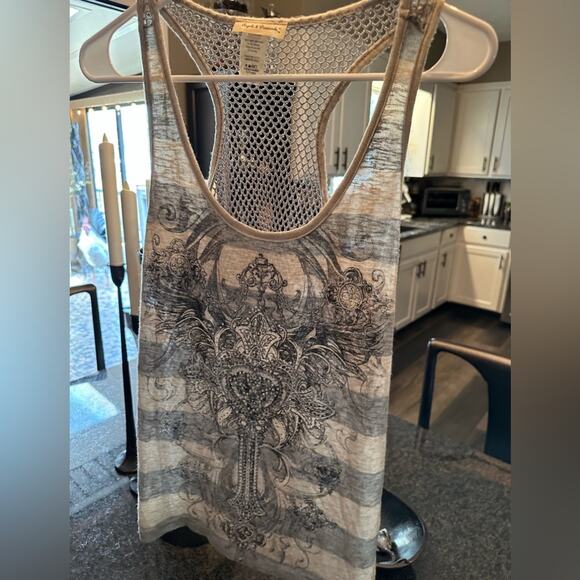 Angels & Diamonds Wing graphic tank metallic thread Rhinestone accents Small - Picture 4 of 8